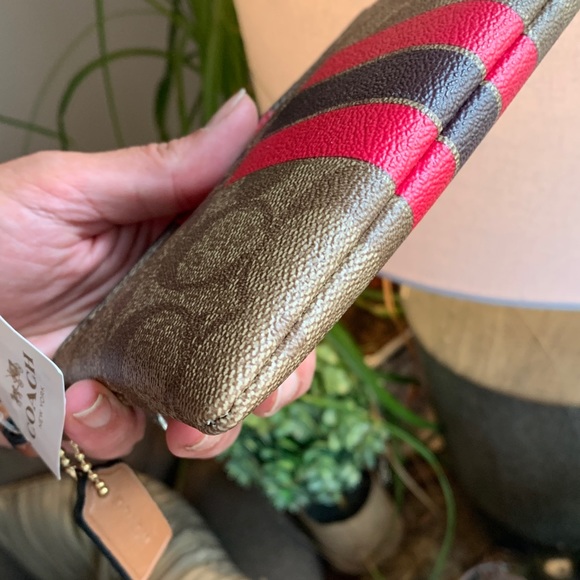 Authentic COACH Signature Coated canvas/stripes zip top card wristlet - Picture 6 of 12